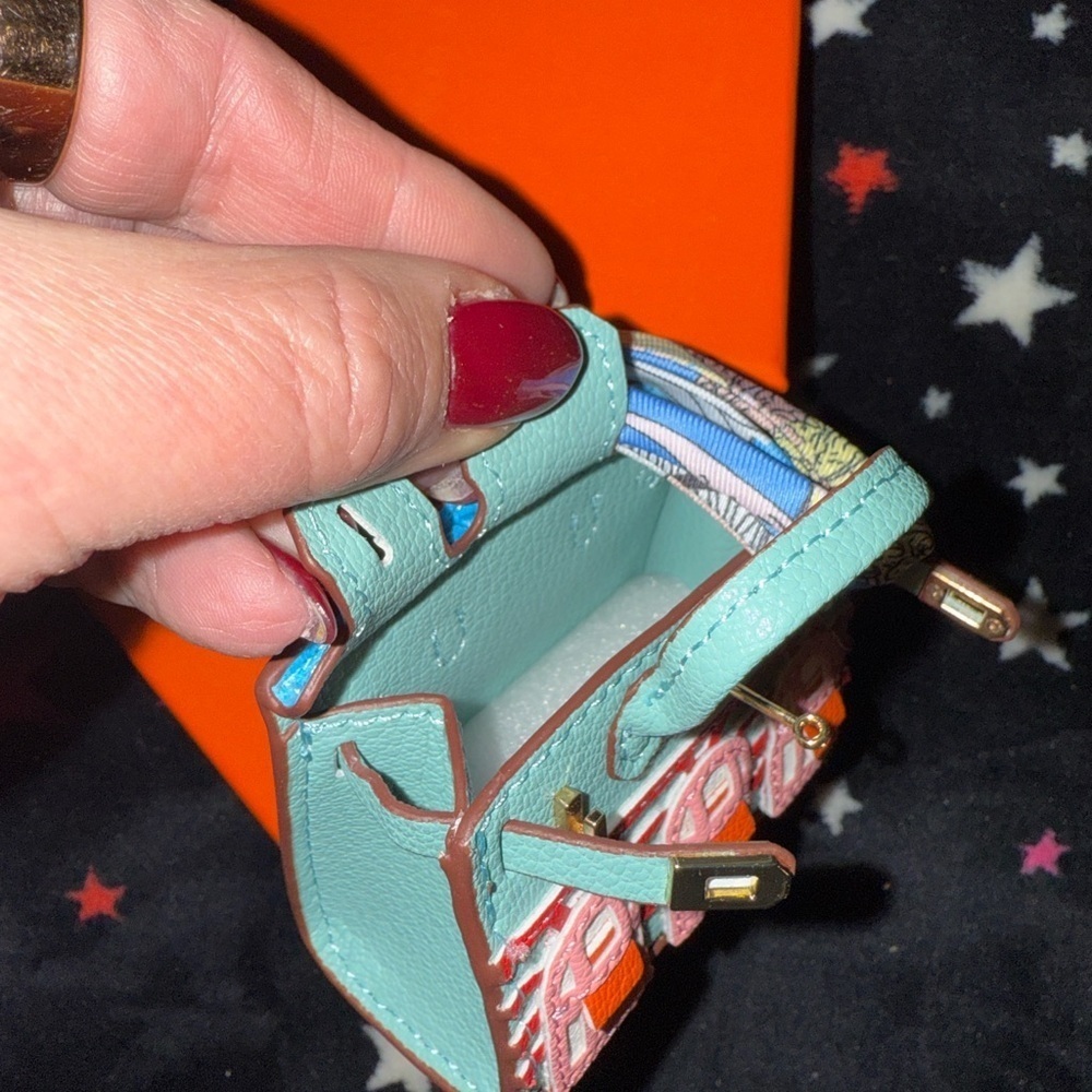 Mini bag accessories!! They can be used for anything you want. - Picture 3 of 16
